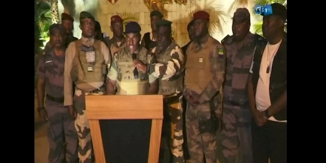 Gabon’da askerler idareye el koydu