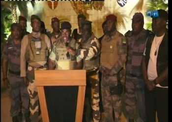 Gabon’da askerler idareye el koydu