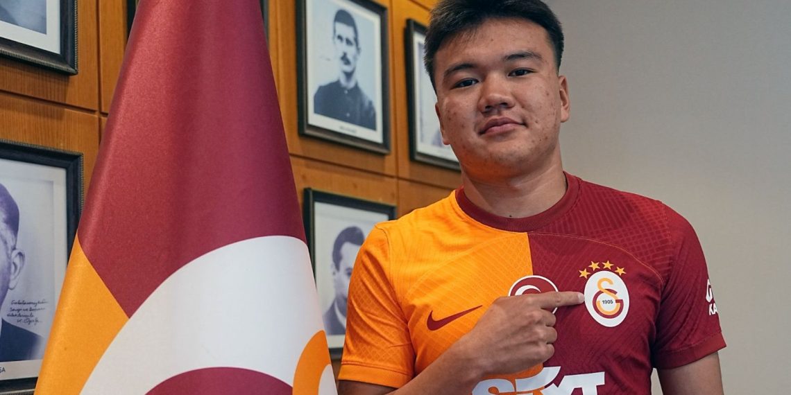 Galatasaray, Beknaz Almazbekov ile kontrat uzattığını duyurdu