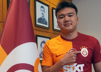 Galatasaray, Beknaz Almazbekov ile kontrat uzattığını duyurdu