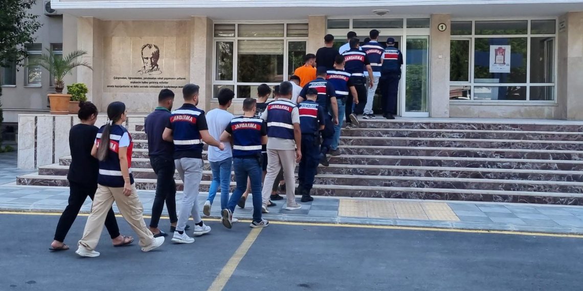 Geçersiz ilanlarla 43 kişiyi dolandıran 6 şahsa tutuklama