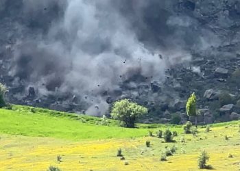 Giresun’da heyelan: Espiye-Ericek yolu ulaşıma kapandı
