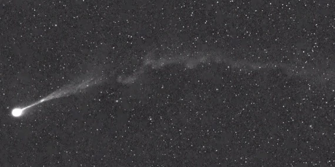 Güneş patlaması, kuyruklu yıldızın kuyruğunu parçaladı