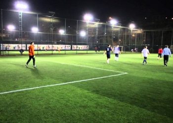 Halı saha maçında kalbine yenildi