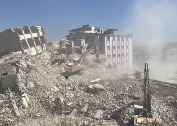 Hatay’da ağır hasarlı 5 bina yıkıldı