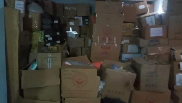 Hatay’da polisten baskın | Yardım kolileri ele geçirildi: 4 kuşkulu aranıyor