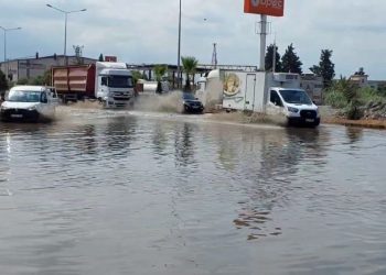 Hatay’da şiddetli yağış tesirli oldu