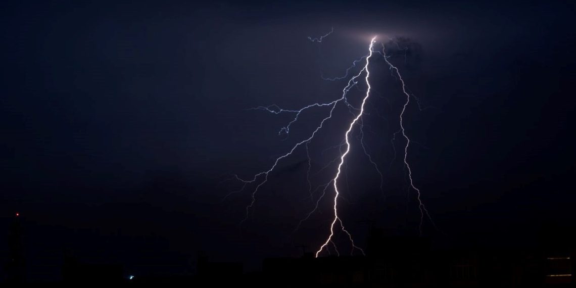 Hindistan’da yıldırım düştü: 10 meyyit