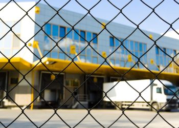 İngiltere’de terör tutuklusu eski asker kamyonun altında mahpustan kaçtı