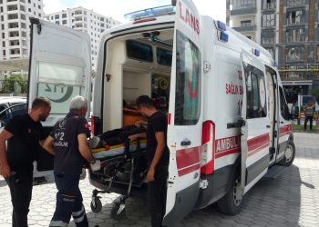 İnşaat iskelesi çöktü: 2 personel yaralı