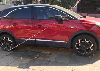 İş ortağını eşinin yanında vurarak öldürdü