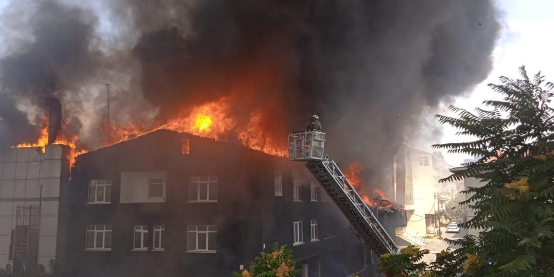 İstanbul Ataşehir’de yangın