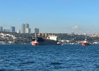 İstanbul Boğazı’nda gemi trafiği çift taraflı askıya alındı