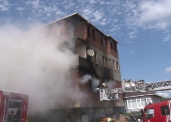 İstanbul’da mobilya deposunda yangın