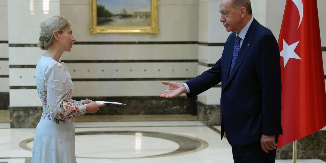 İsveç Büyükelçisi Mard’dan Cumhurbaşkanı Erdoğan’a inanç mektubu