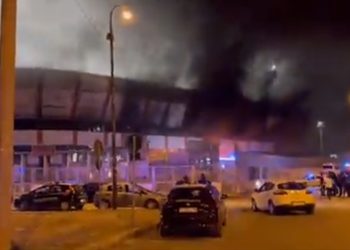 İtalya’da Foggia taraftarları derbi yenilgisi sonrası stadı yaktı