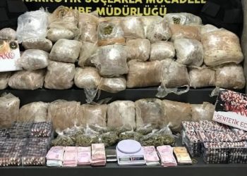 İzmir’de 35 kilo esrar ele geçirildi: 5 tutuklama