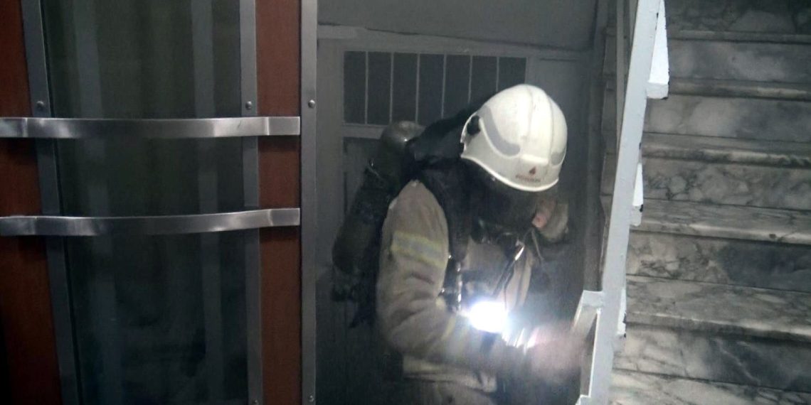 Kablo çalarken yangın çıkardı