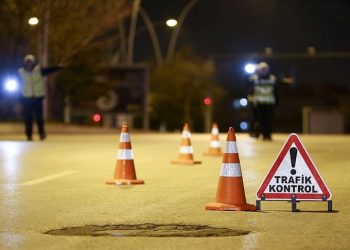 Kadıköy’de trafik kontrolü | 8 saatte 495 bin lira trafik cezası kesildi