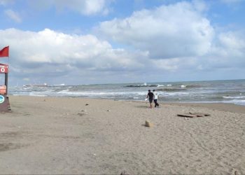 Karasu’da denize girmek yasaklandı