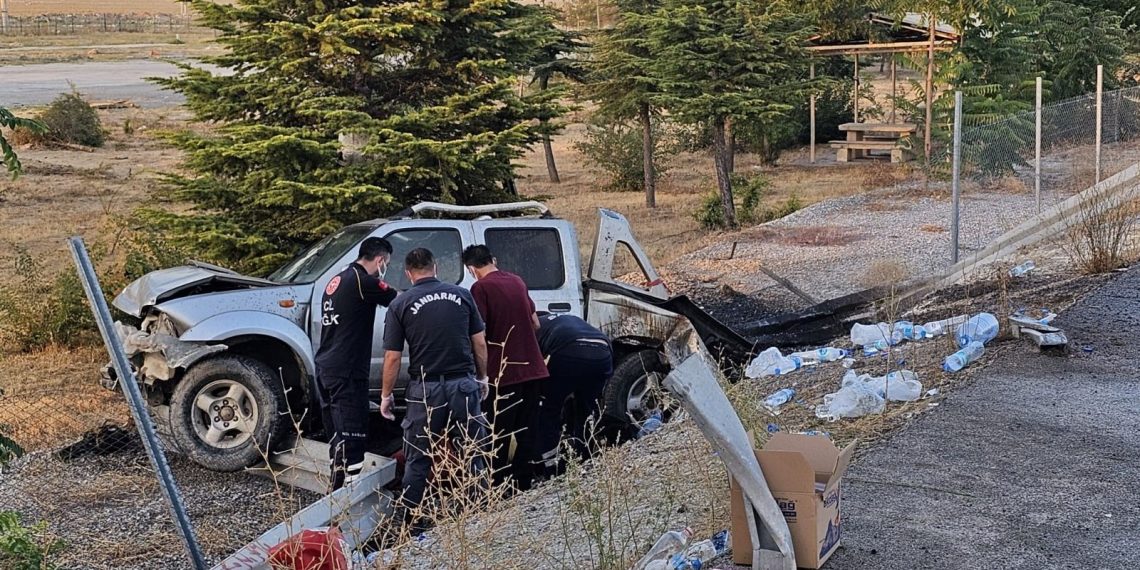 Kazada kendi araçlarında taşıdıkları asitten zehirlenen 2 kişi hayatını kaybetti