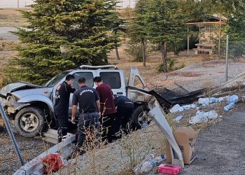 Kazada kendi araçlarında taşıdıkları asitten zehirlenen 2 kişi hayatını kaybetti