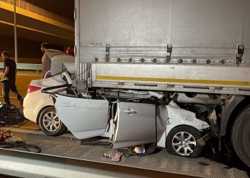 Kocaeli’de feci kaza: TIR’a arttan çarpan arabanın şoförü öldü