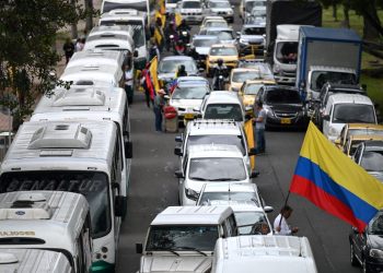 Kolombiya’da artan akaryakıt fiyatları protesto edildi