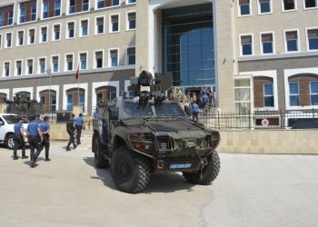 Komşusunu el bombasıyla tehdit etti: Konutundan 2 el bombası çıktı