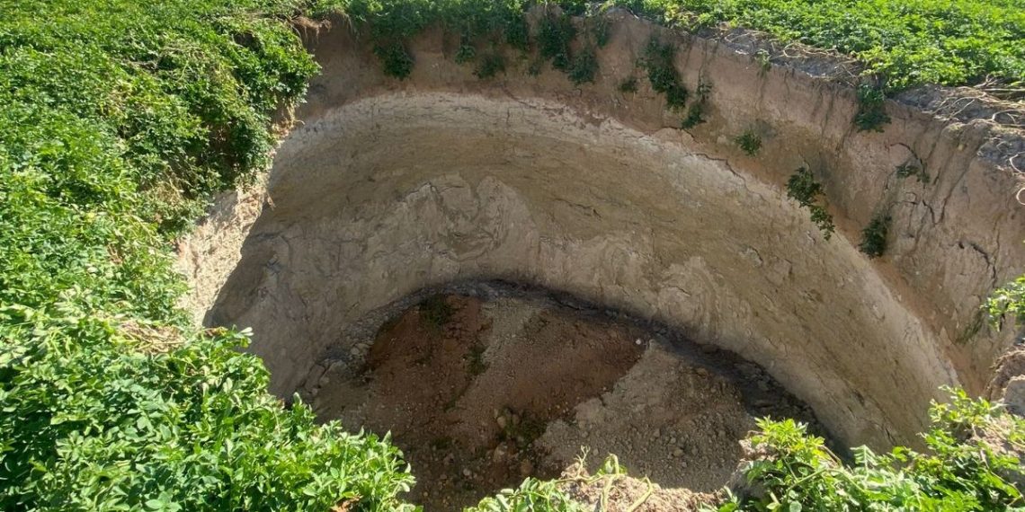 Konya’da 20 metre çapında, 15 metre derinliğinde obruk oluştu