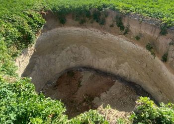 Konya’da 20 metre çapında, 15 metre derinliğinde obruk oluştu