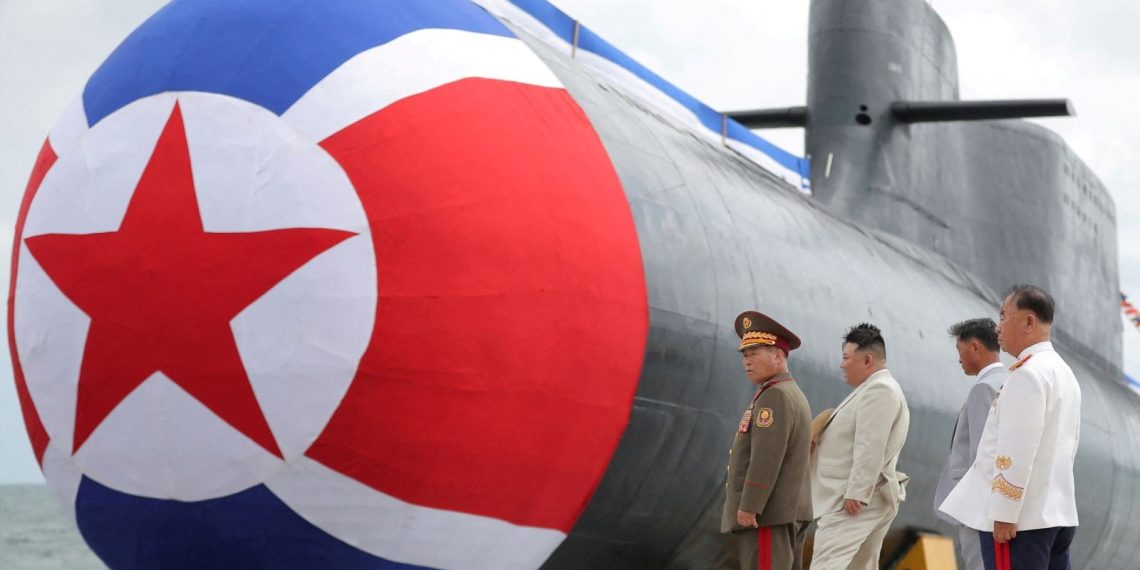 Kuzey Kore, nükleer silah taşıyabilen denizaltısını tanıttı