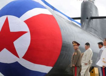 Kuzey Kore, nükleer silah taşıyabilen denizaltısını tanıttı