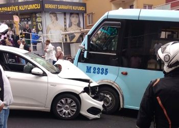 Maltepe’de arabayla minibüs çarpıştı: 3 yaralı