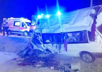 Niğde’de personelleri taşıyan minibüs kaza yaptı: 8 yaralı
