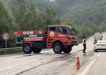 Orman yangınına giden arazöz ile 2 araba çarpıştı: 1 meyyit, 6 yaralı