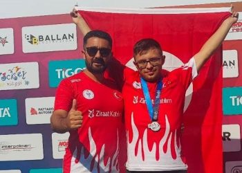 Özel atlet ulusal atlet Emirhan Akçakoca’dan Avrupa Şampiyonası’nda dünya rekoru