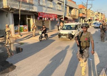 Peş peşe cinayetlerin işlendiği cadde ablukaya alındı