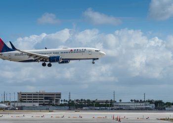 Pilottan biyolojik tehlike ihbarı: İshal olan yolcu nedeniyle uçak geri döndü