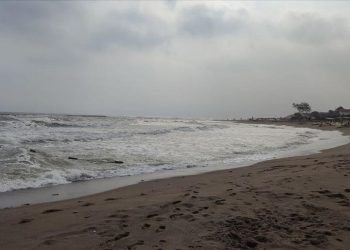 Riva’da ağır dalga ve rüzgar nedeniyle hafta sonu denize girmek yasaklandı