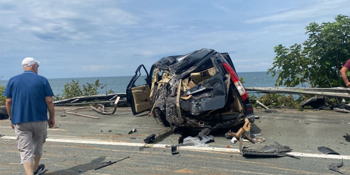 Rize’de TIR ile arabanın çarpıştığı kazada 2 kişi yaralandı