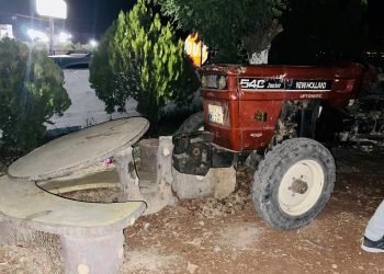 Şanlıurfa’da araba traktöre çarptı: 1 meyyit
