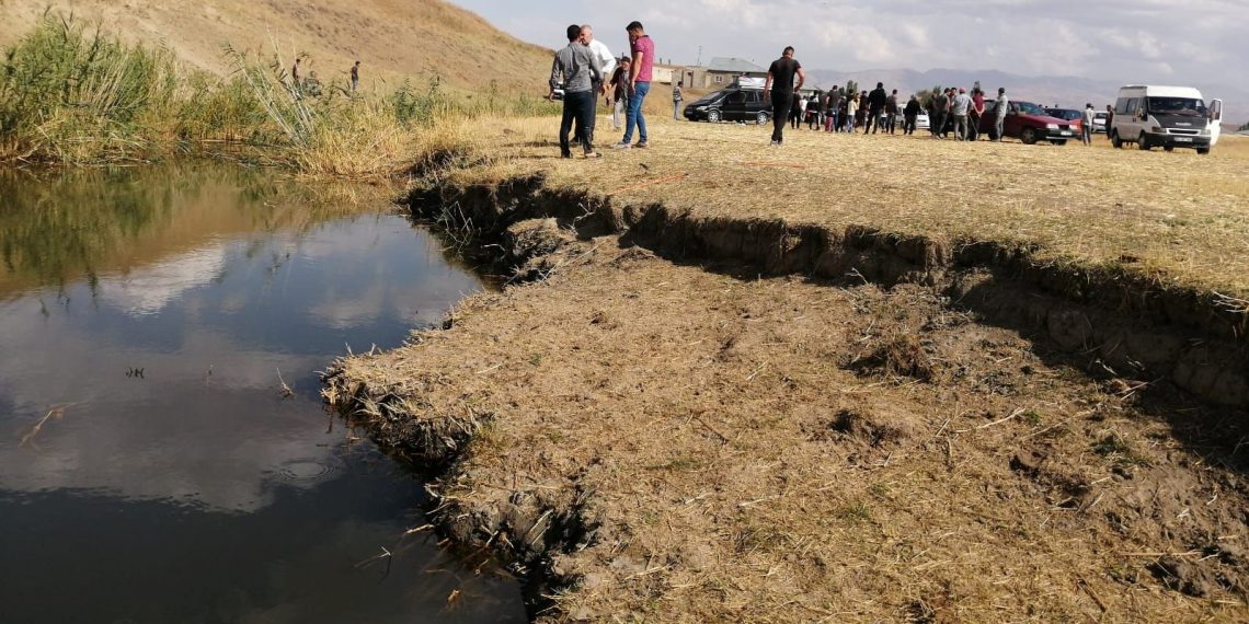 Serinlemek için girdiği derede boğuldu