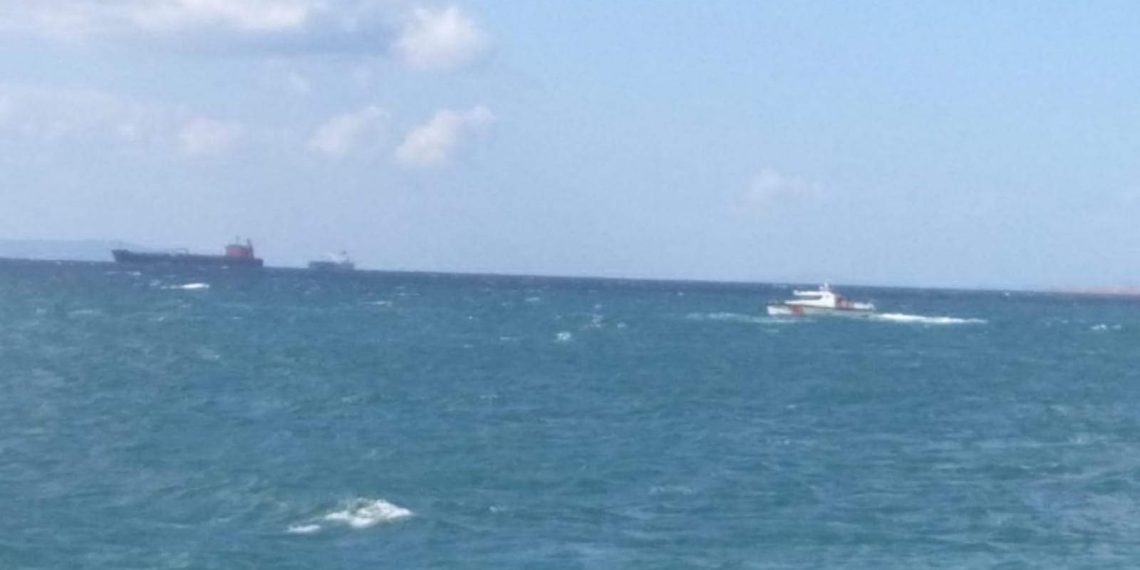 Şişme botla kaybolan 4 kişi 17 saat sonra kurtarıldı