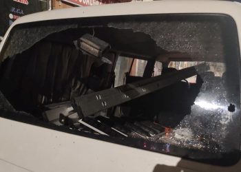 Sivas’ta yağan dolu araçlara ziyan verdi