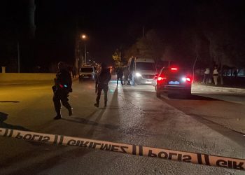 Sivil polis aracına ateş açan kuşkulu teslim oldu
