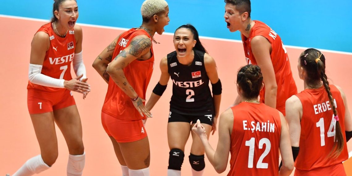 SON DAKİKA: Avrupa Voleybol Şampiyonası | Filenin Sultanları namağlup son 16 tipinde