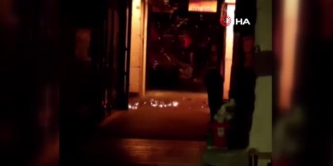 SON DAKİKA HABERİ: Kapalıçarşı’nın çatı kısmında yangın çıktı