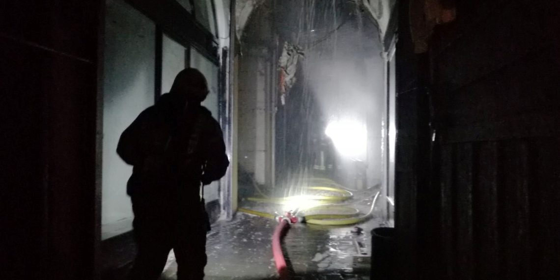 SON DAKİKA HABERİ: Kapalıçarşı’nın çatı kısmında yangın çıktı