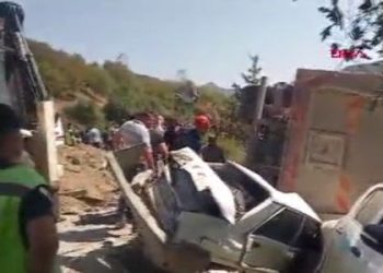 SON DAKİKA HABERİ: Kahramanmaraş’ta freni boşalan kamyon cenaze namazı kılanların ortasına daldı